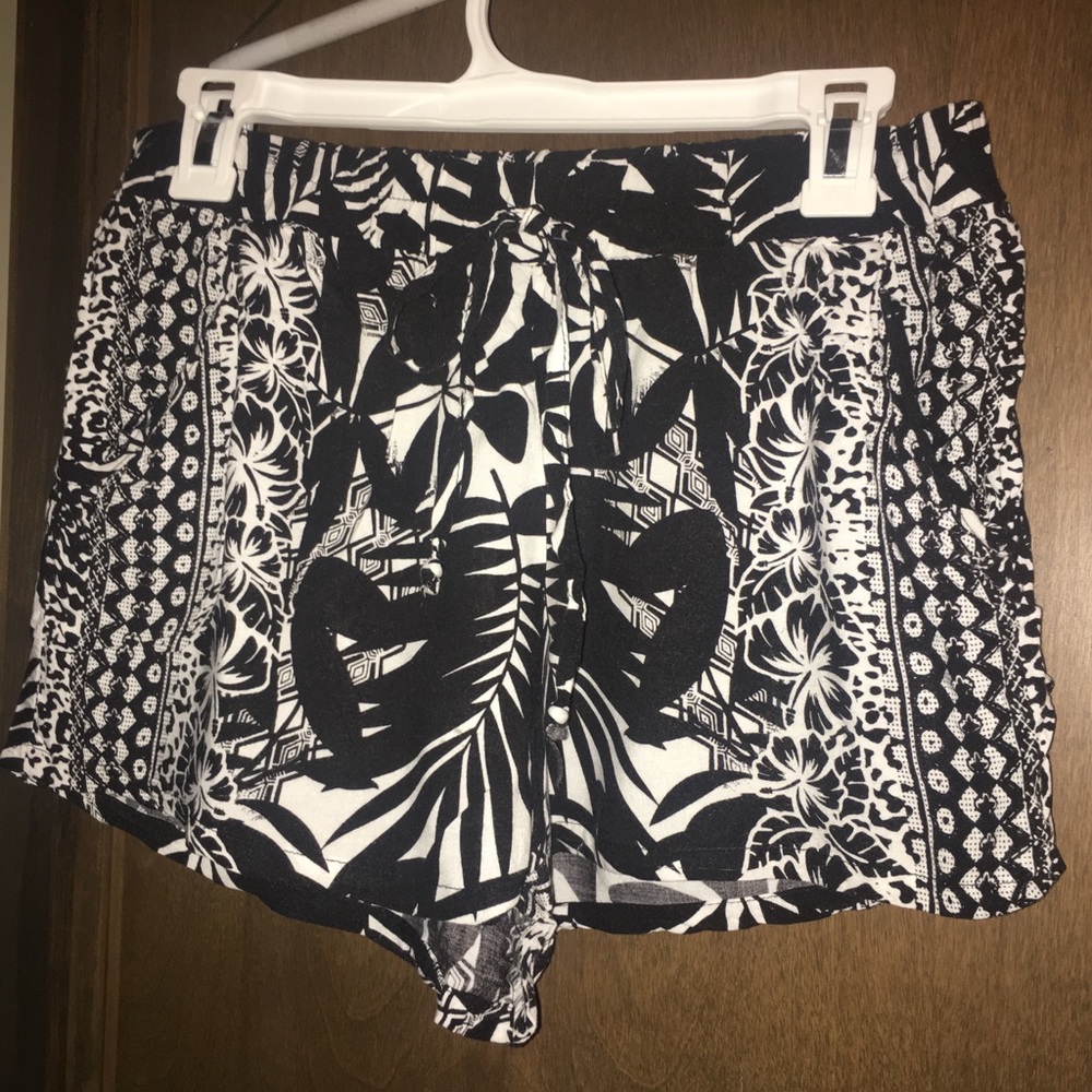 Black & White Charlotte Russe Printed Shorts